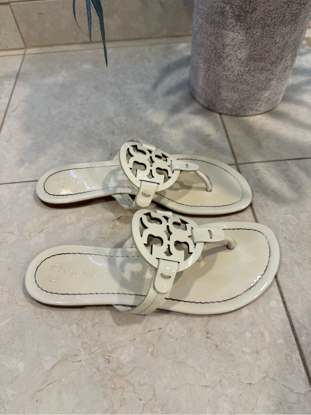 Tory Burch Ivory Patent Miller Thong Sandal Size 6.5 - Picture 5 of 12